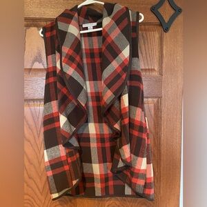 Women’s size L boutique style vest, fall colors, waterfalll hem
